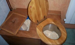 How To Build A Composting Toilet DIY Guide Img
