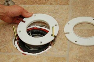 Disassemble the Toilet Flange Img