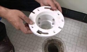 How to Replace Toilet Seal 2 Img